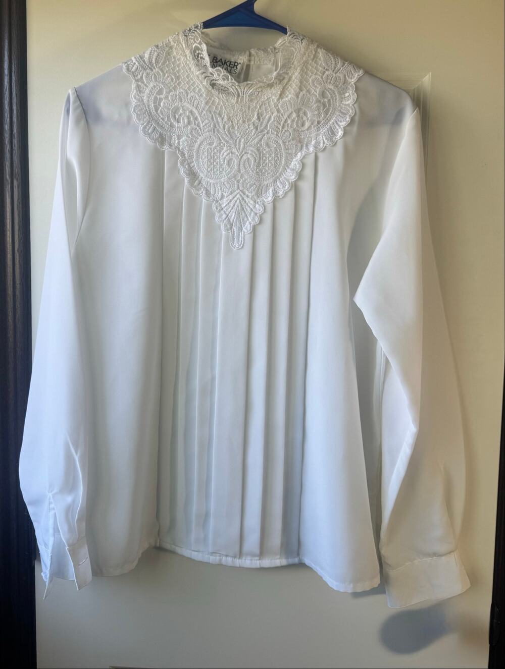 Vintage Liz Baker Essentials White Lace Mock Neck Pleated Long Sleeve Blouse Sz6